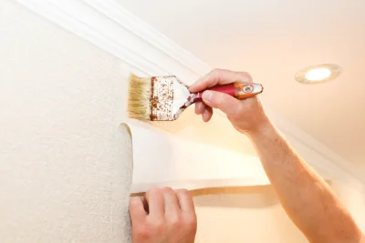 Pose de papier peint à Sainte-Agnès — revêtements muraux et toiles de verre